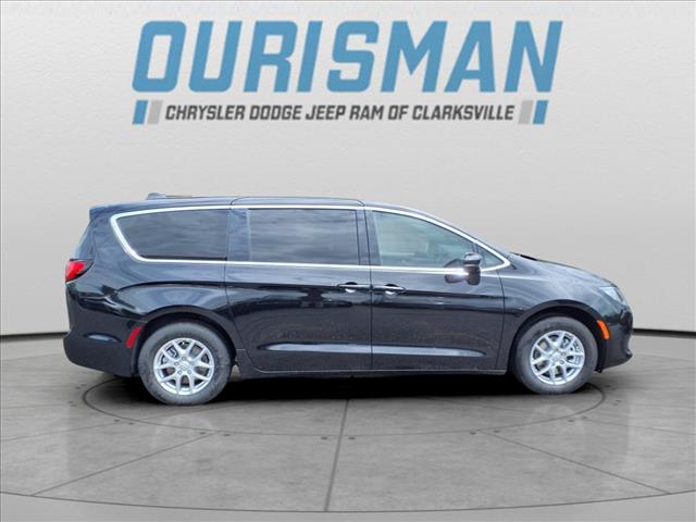 2025 Chrysler Voyager LX