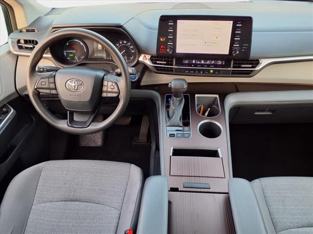 2022 Toyota Sienna LE 8 Passenger