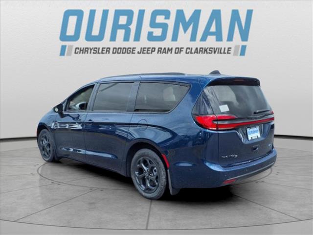 2025 Chrysler Pacifica Plug-In Hybrid Select