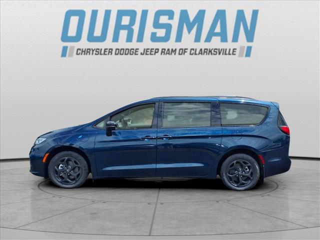 2025 Chrysler Pacifica Plug-In Hybrid Select