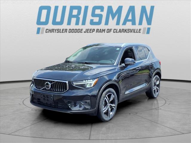 2023 Volvo XC40 B5 Plus Bright Theme