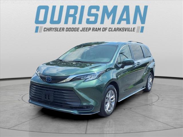 2022 Toyota Sienna LE 8 Passenger