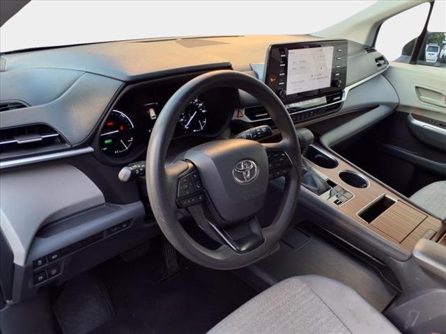 2022 Toyota Sienna LE 8 Passenger