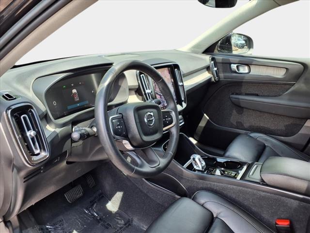 2023 Volvo XC40 B5 Plus Bright Theme