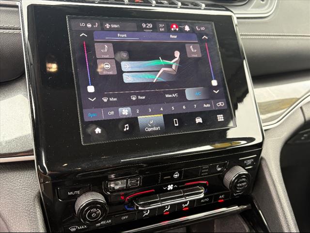 2022 Jeep Grand Cherokee L Laredo
