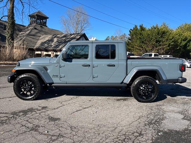 2025 Jeep Gladiator NightHawk