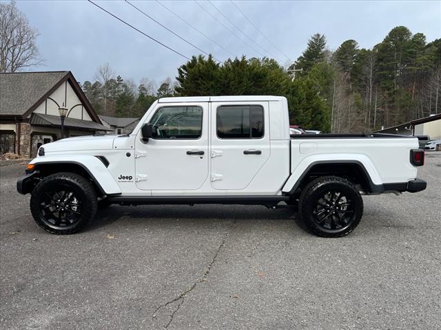 2025 Jeep Gladiator NightHawk