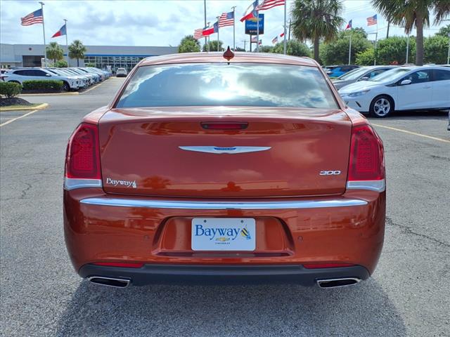 2021 Chrysler 300 Touring
