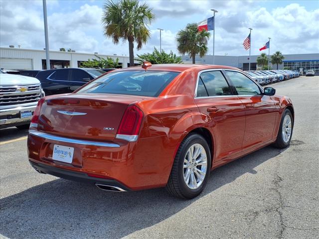 2021 Chrysler 300 Touring