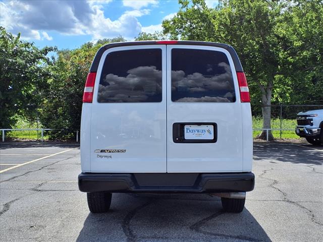 2022 Chevrolet Express LS Passenger