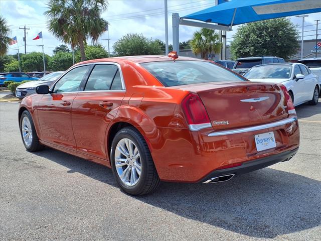 2021 Chrysler 300 Touring