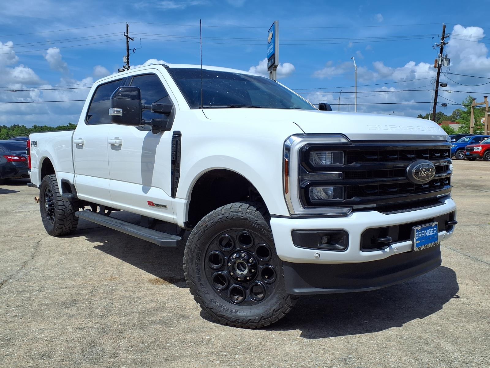 Oxford White Z1 2024 Ford F-250 Super Duty Lariat Crew Cab 4WD Pickup Truck Four-Wheel Drive Automatic