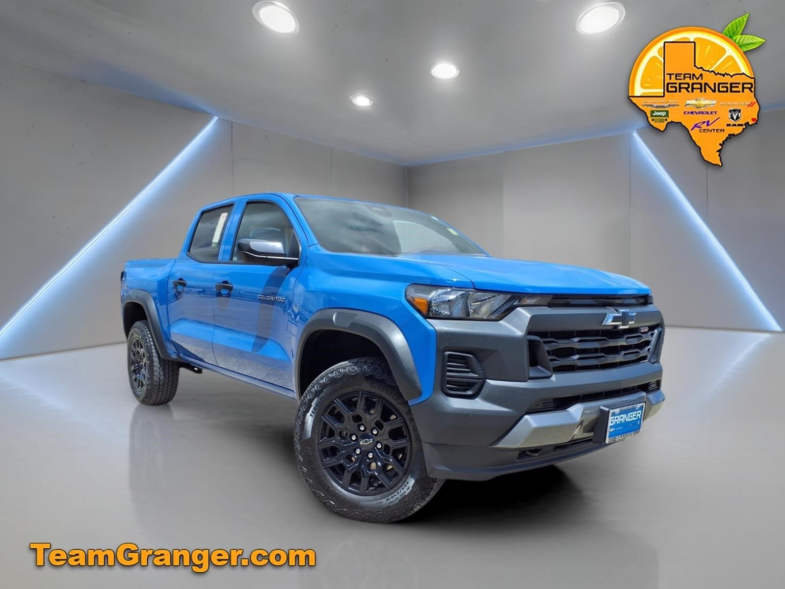 Reef Blue Metallic 2025 Chevrolet Colorado Trail Boss Crew Cab 4WD Pickup Truck Four-Wheel Drive 8-Speed Automatic