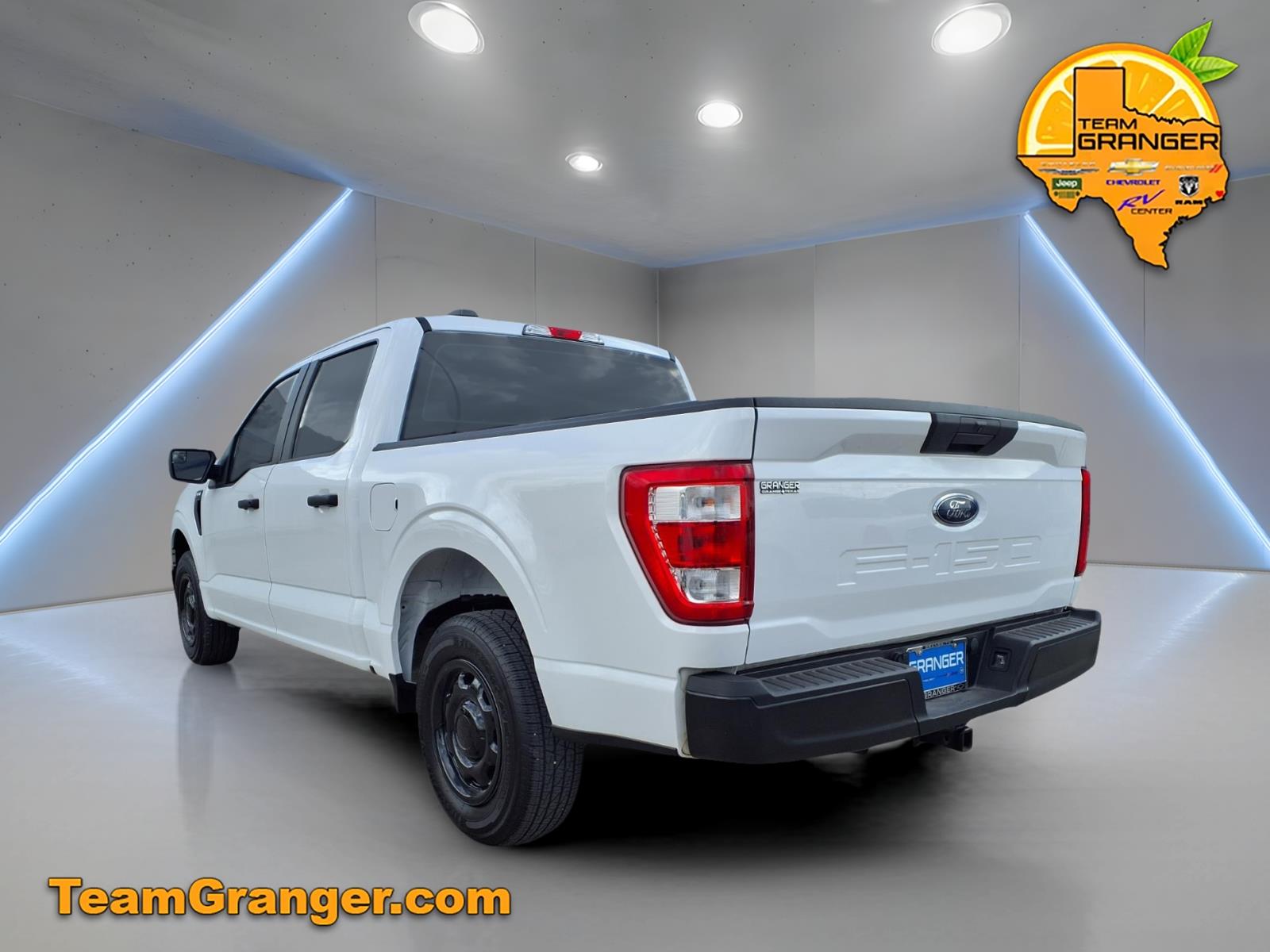 View vehicle photo 4