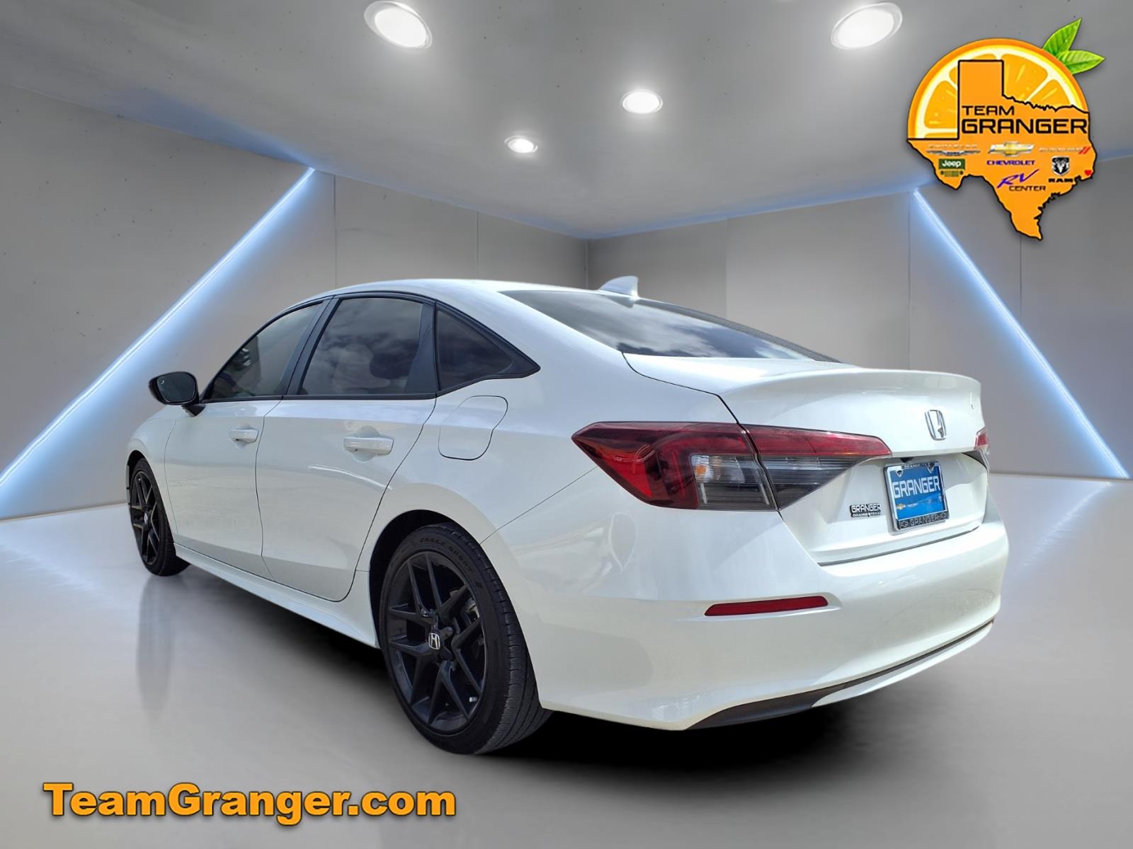 View vehicle photo 4