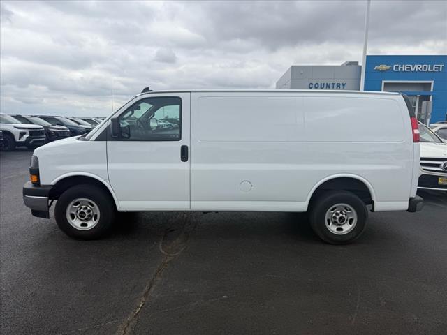 2022 GMC Savana BASE