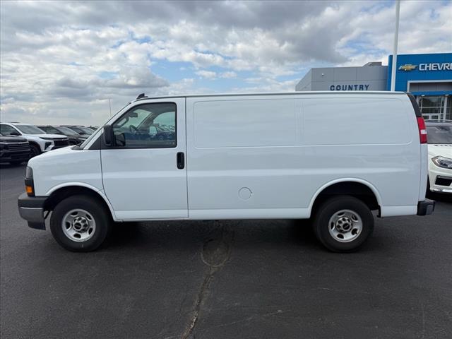 2022 GMC Savana BASE