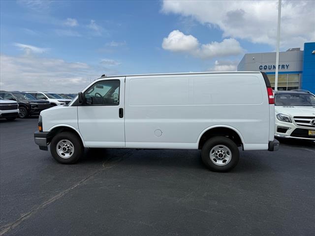 2022 GMC Savana BASE
