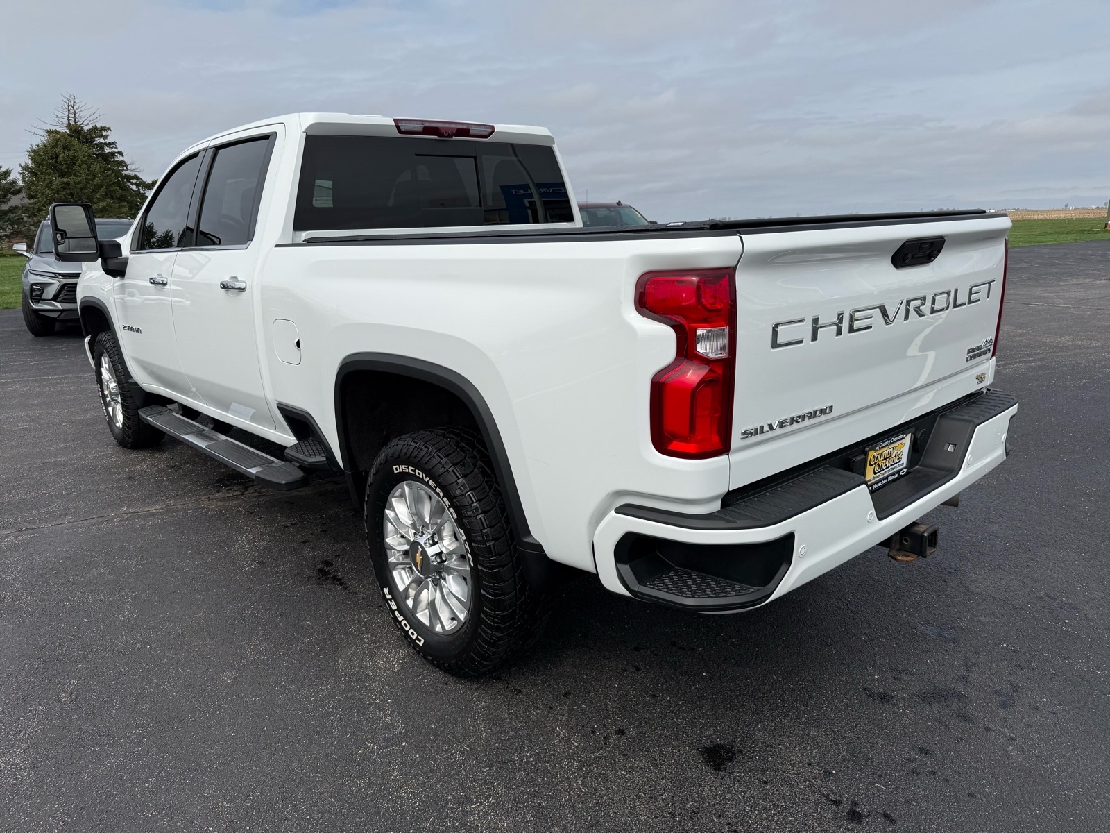 View vehicle photo 3