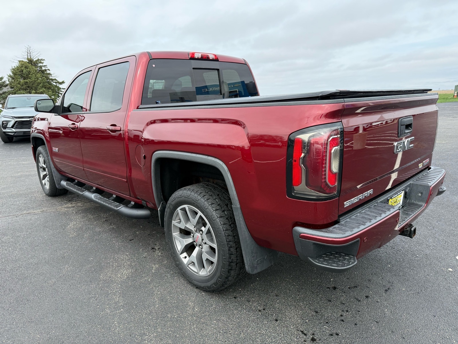 View vehicle photo 3