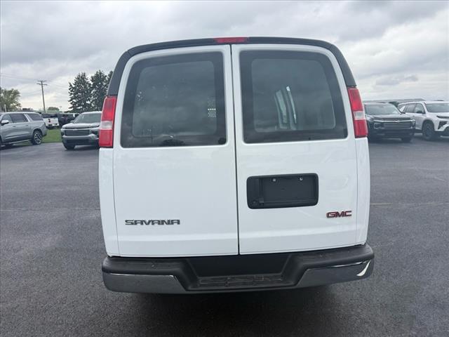 2022 GMC Savana BASE