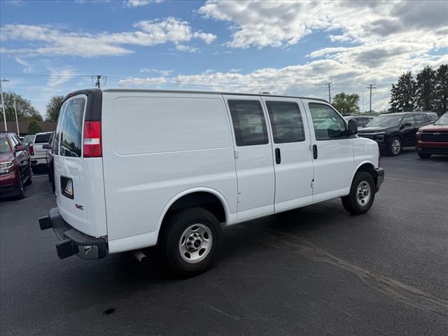 2022 GMC Savana BASE