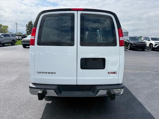 2022 GMC Savana BASE
