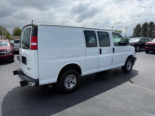2022 GMC Savana BASE