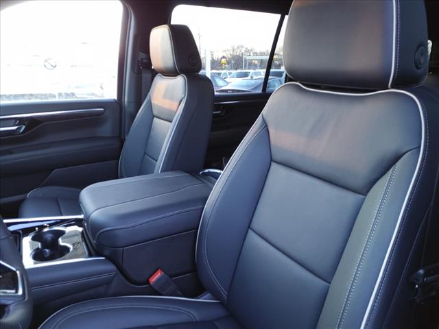 2025 Chevrolet Suburban 4WD PREMIER