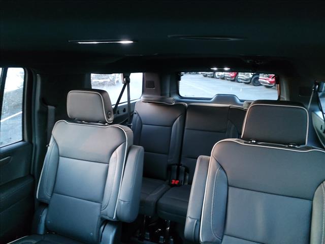 2025 Chevrolet Suburban 4WD PREMIER