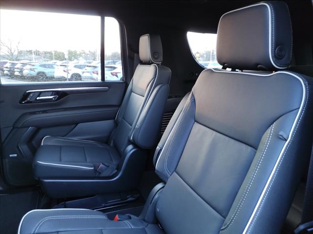 2025 Chevrolet Suburban 4WD PREMIER