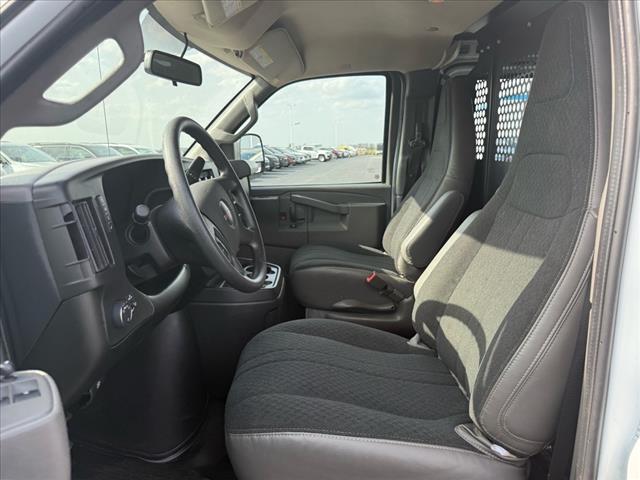 2022 GMC Savana BASE