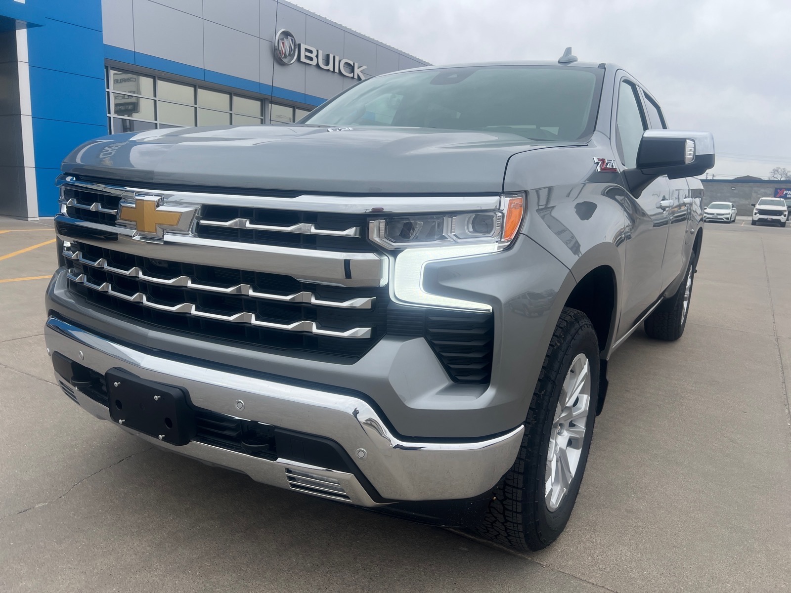 View vehicle photo 2