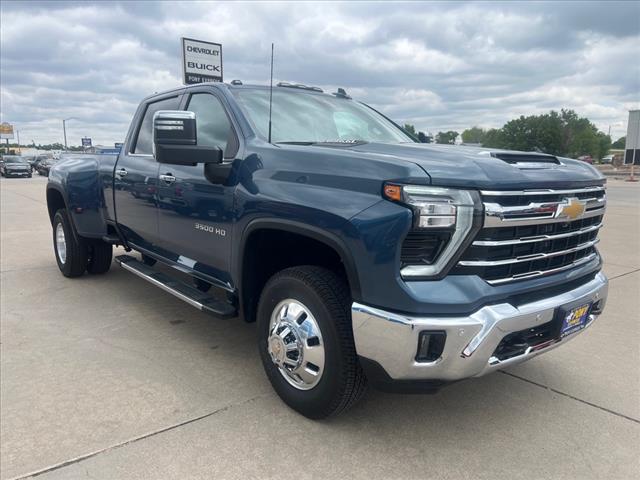 2025 Chevrolet Silverado 3500HD GAS/LTZ/DUALLY