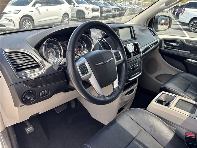 2016 Chrysler Town and Country Touring-L