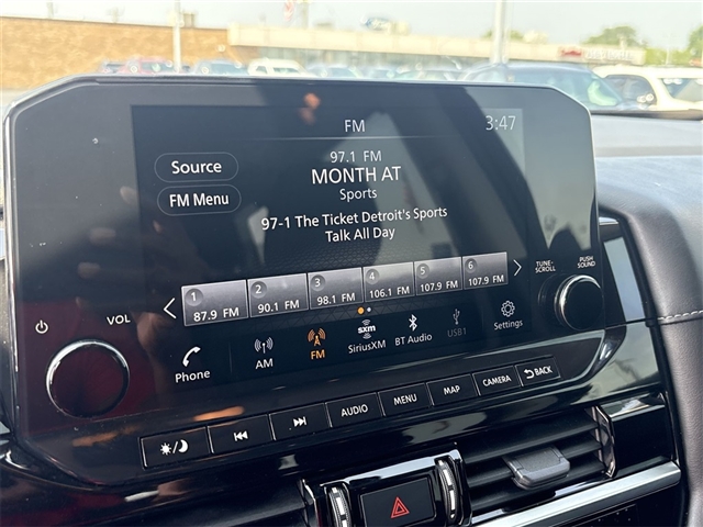 2022 Nissan Pathfinder SL