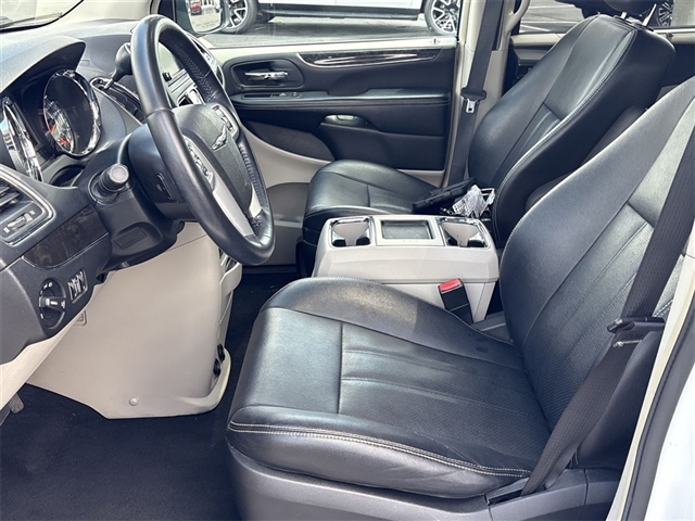 2016 Chrysler Town and Country Touring-L