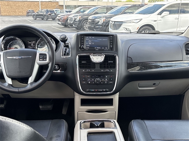2016 Chrysler Town and Country Touring-L
