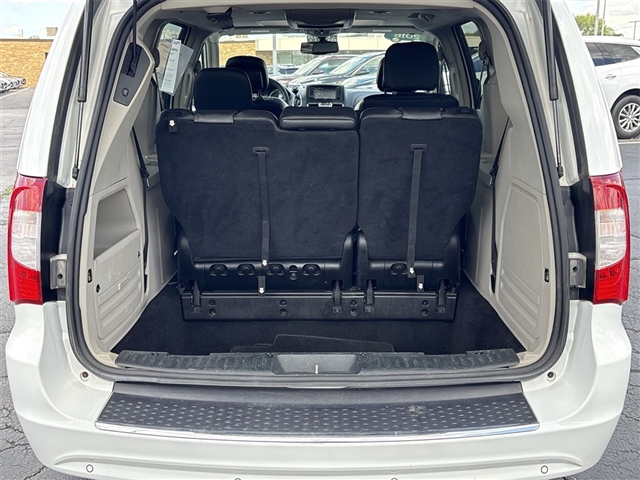 2016 Chrysler Town and Country Touring-L
