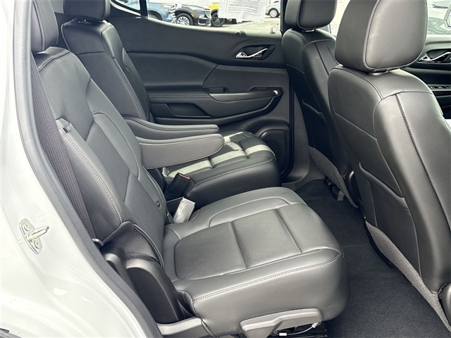 2022 GMC Acadia SLT