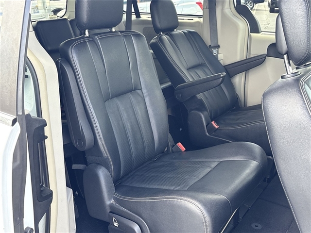 2016 Chrysler Town and Country Touring-L