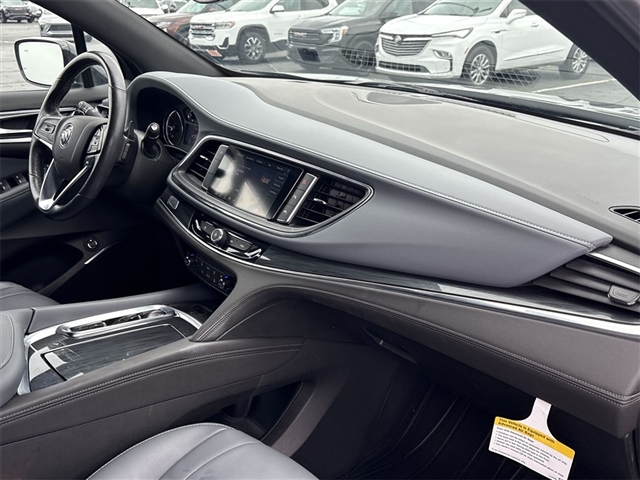 2022 Buick Enclave Essence