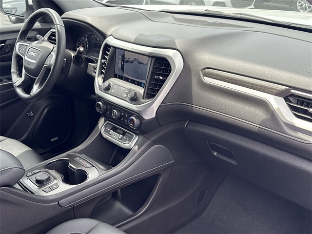 2022 GMC Acadia SLT