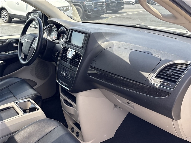 2016 Chrysler Town and Country Touring-L