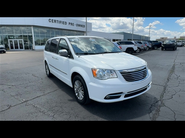 2016 Chrysler Town and Country Touring-L