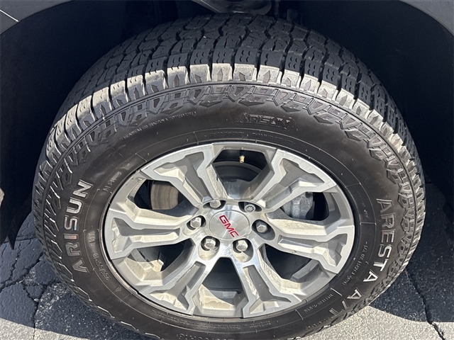 2023 GMC Yukon SLE
