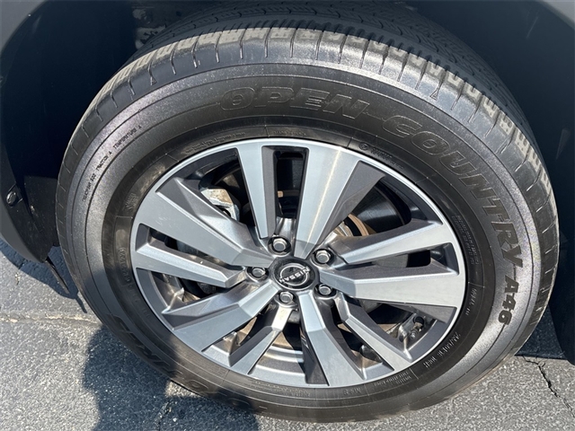 2022 Nissan Pathfinder SL