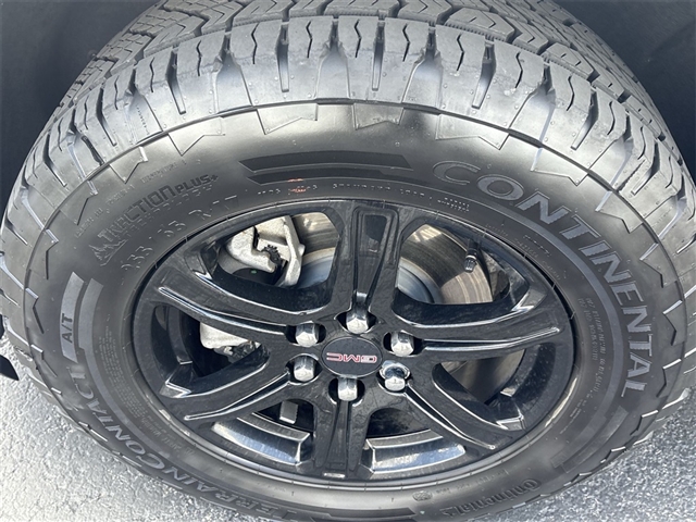 2023 GMC Acadia AT4