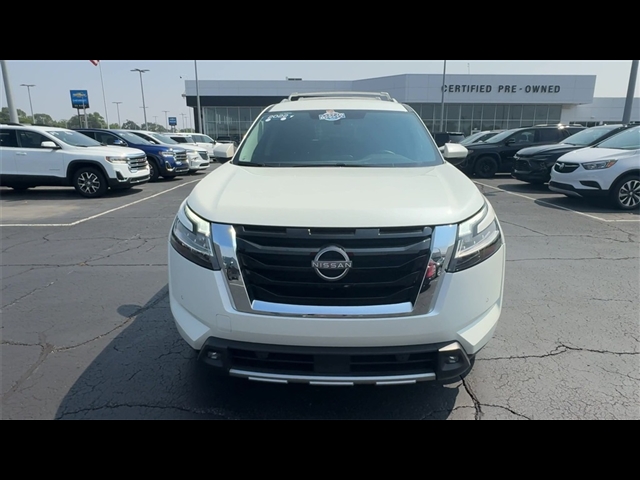 2022 Nissan Pathfinder SL