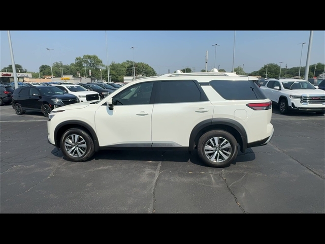 2022 Nissan Pathfinder SL